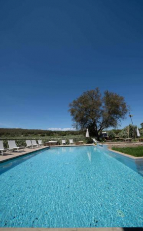 Resort con piscina e vicino al mare